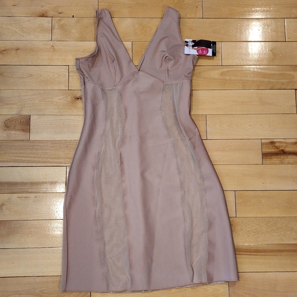 Secret Undercontrol Slimming Slip NWT - Picture 2 of 6